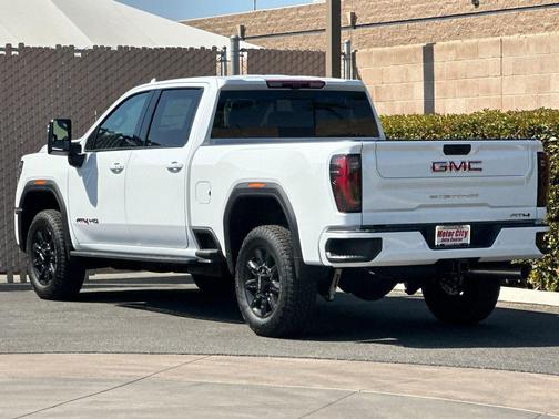 2025 GMC Sierra 2500 AT4