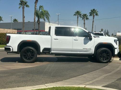 2025 GMC Sierra 2500 AT4