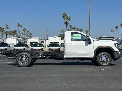 2026 GMC Sierra 3500 SLE