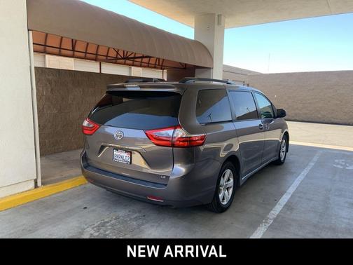 2020 Toyota Sienna LE