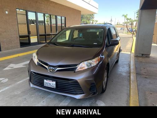 2020 Toyota Sienna LE
