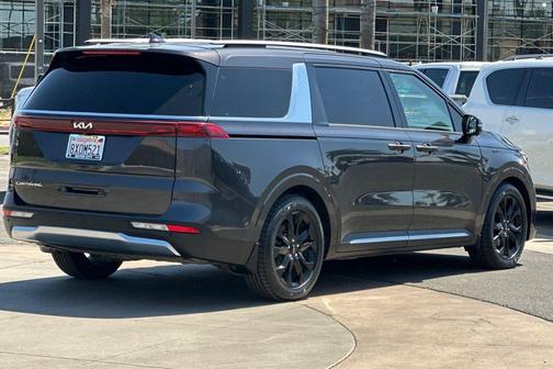 2022 Kia Carnival SX