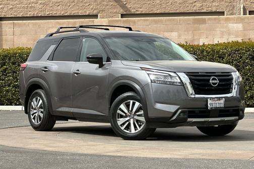 2022 Nissan Pathfinder SL 2WD