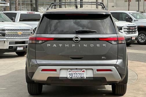 2022 Nissan Pathfinder SL 2WD
