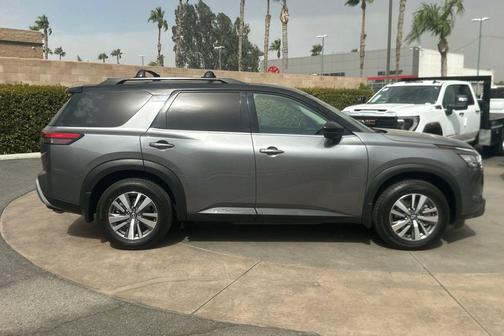 2022 Nissan Pathfinder SL 2WD