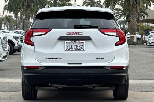 2023 GMC Terrain SLT