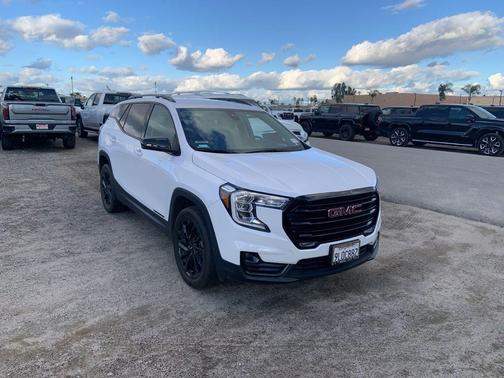 2023 GMC Terrain SLT