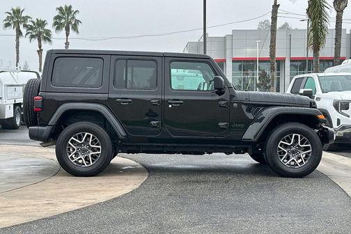2025 Jeep Wrangler 4-Door Sahara 4x4