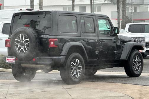 2025 Jeep Wrangler 4-Door Sahara 4x4