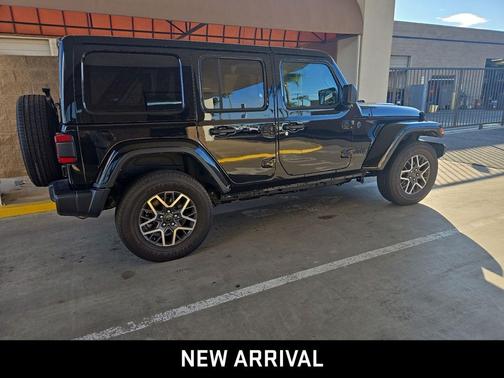 2025 Jeep Wrangler 4-Door Sahara 4x4