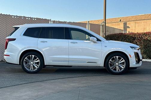 2022 Cadillac XT6 Premium Luxury FWD