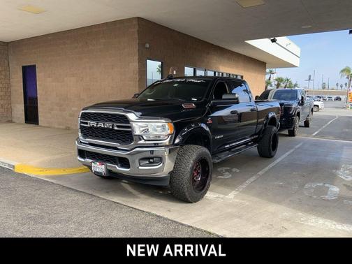 2020 RAM 2500 Tradesman Crew Cab 4X4 6'4' Box