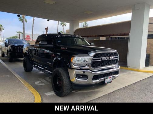 2020 RAM 2500 Tradesman Crew Cab 4X4 6'4' Box