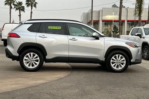 2024 Toyota Corolla Cross LE