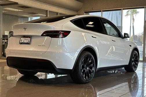 2024 Tesla Model Y Long Range Dual Motor All-Wheel Drive