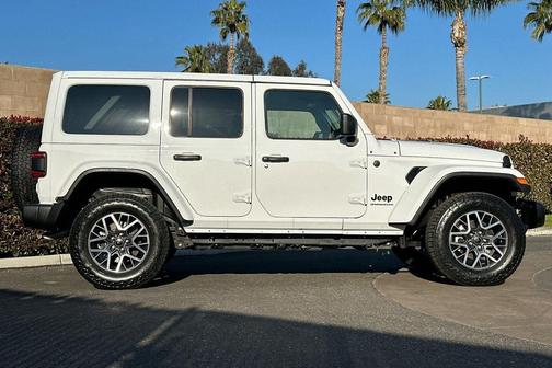 2025 Jeep Wrangler 4-Door Sahara 4x4