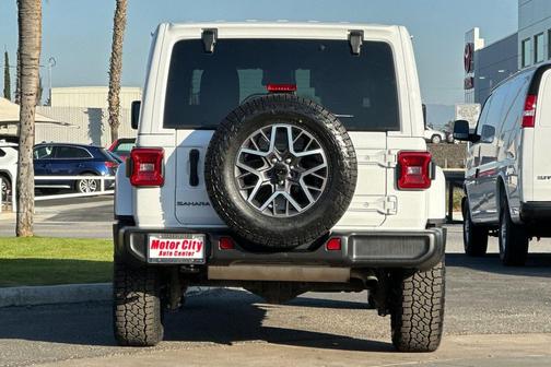 2025 Jeep Wrangler 4-Door Sahara 4x4