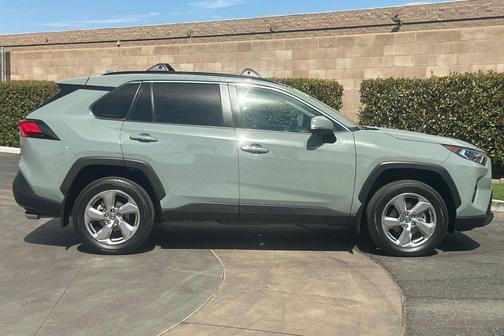 2021 Toyota RAV4 Hybrid XLE Premium