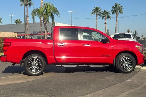 2021 Nissan Titan SV