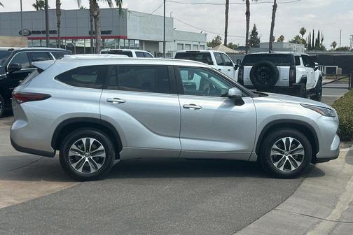 2024 Toyota Highlander XLE