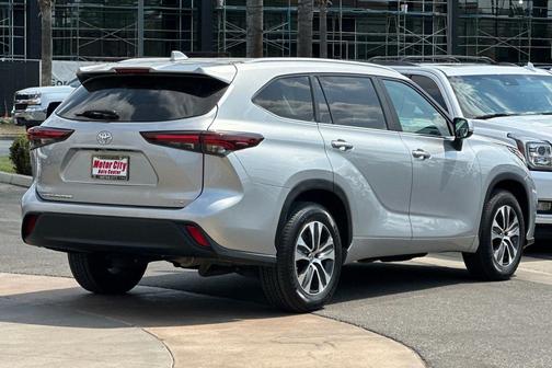 2024 Toyota Highlander XLE