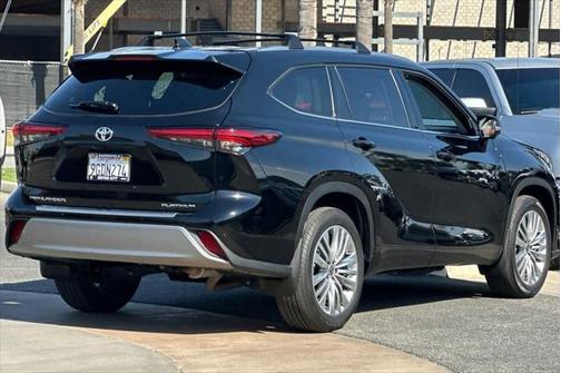 2023 Toyota Highlander Platinum