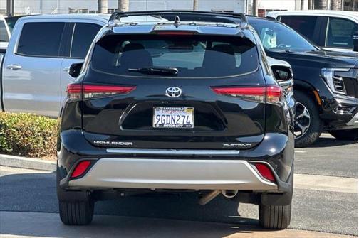 2023 Toyota Highlander Platinum