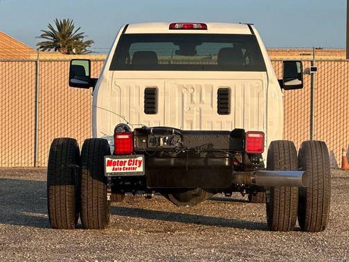 2026 GMC Sierra 3500 SLE