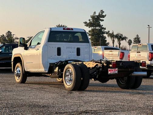 2026 GMC Sierra 3500 SLE