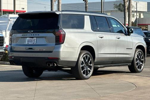 2025 Chevrolet Suburban RST