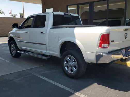 2018 RAM 2500 Laramie Crew Cab 4x4 6'4' Box