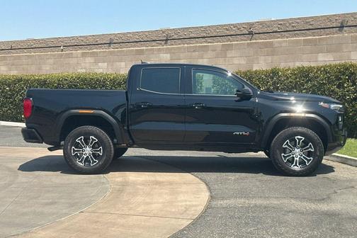 2025 GMC Canyon AT4