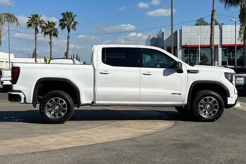 2025 GMC Sierra 1500 AT4