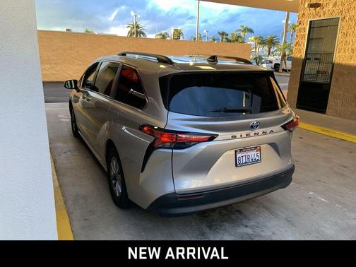 2022 Toyota Sienna LE