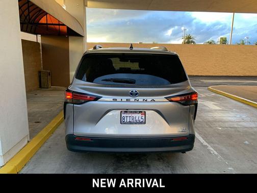 2022 Toyota Sienna LE