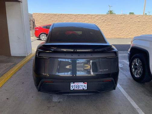 2026 Tesla Model Y Long Range Dual Motor All-Wheel Drive
