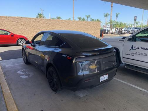 2026 Tesla Model Y Long Range Dual Motor All-Wheel Drive