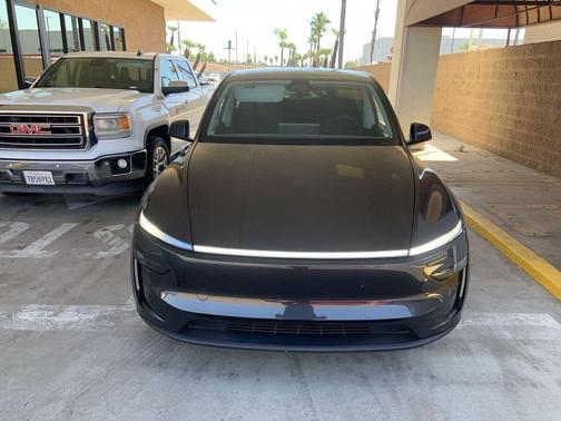 2026 Tesla Model Y Long Range Dual Motor All-Wheel Drive