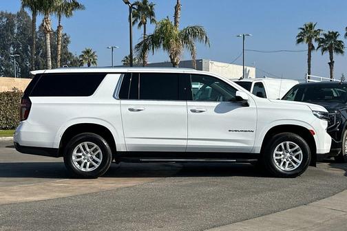 2024 Chevrolet Suburban LS