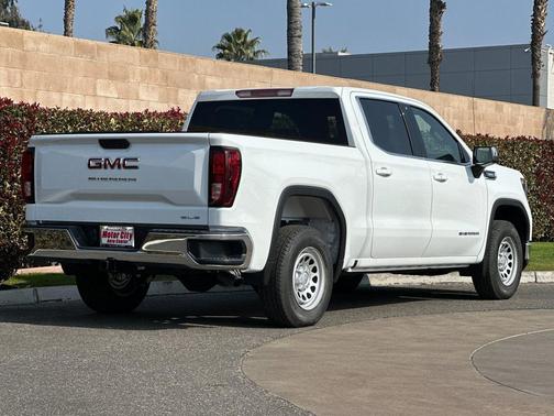 2026 GMC Sierra 1500 SLE