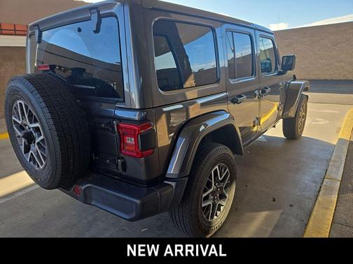 2025 Jeep Wrangler 4-Door Sahara 4x4