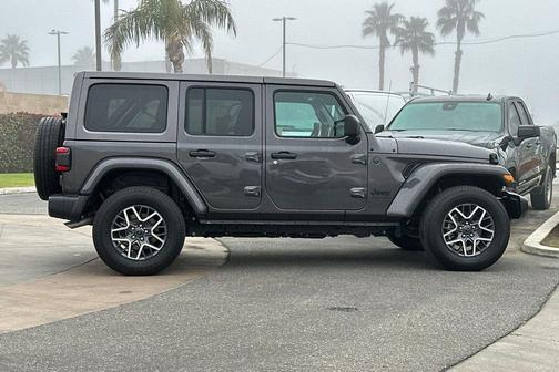 2025 Jeep Wrangler 4-Door Sahara 4x4
