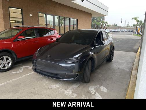 2025 Tesla Model Y Long Range Dual Motor All-Wheel Drive