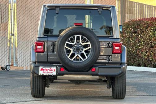 2025 Jeep Wrangler 4-Door Sahara 4x4