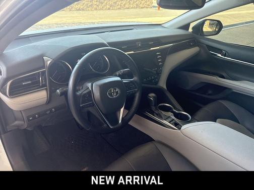 2020 Toyota Camry Hybrid XLE