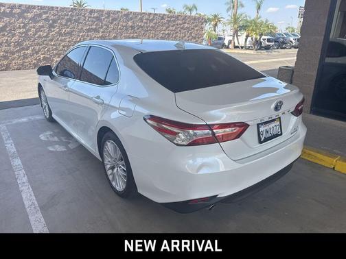 2020 Toyota Camry Hybrid XLE
