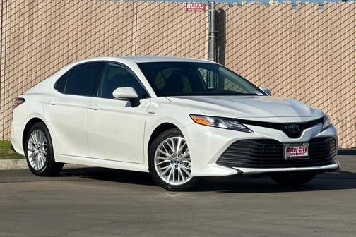 2020 Toyota Camry Hybrid XLE