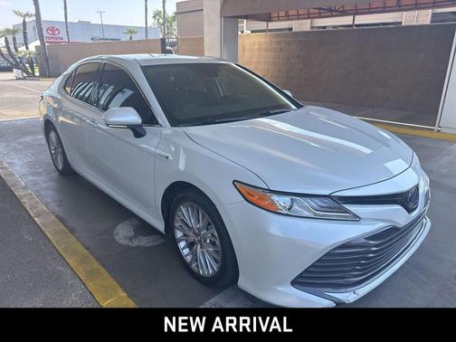 2020 Toyota Camry Hybrid XLE