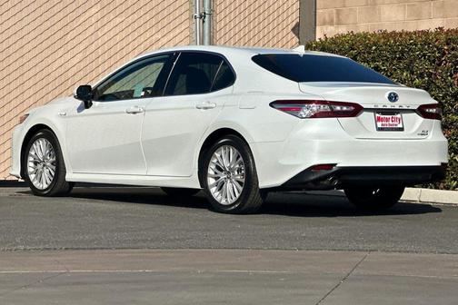 2020 Toyota Camry Hybrid XLE