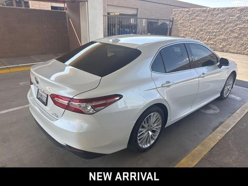 2020 Toyota Camry Hybrid XLE